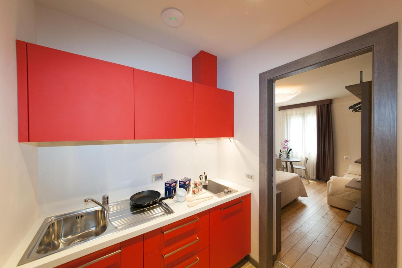 International Rooms & Apartments Sirmione Exterior photo